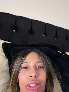 vicky bass  online show from June 1, 3:08 am
