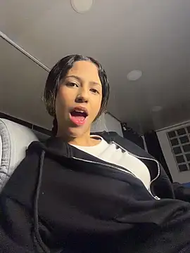 vicky bass  online show from February 7, 4:16 am