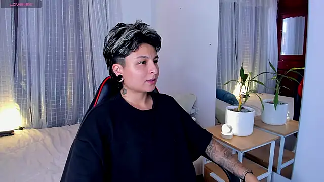 Zury Ramirez online show from April 18, 9:58 pm