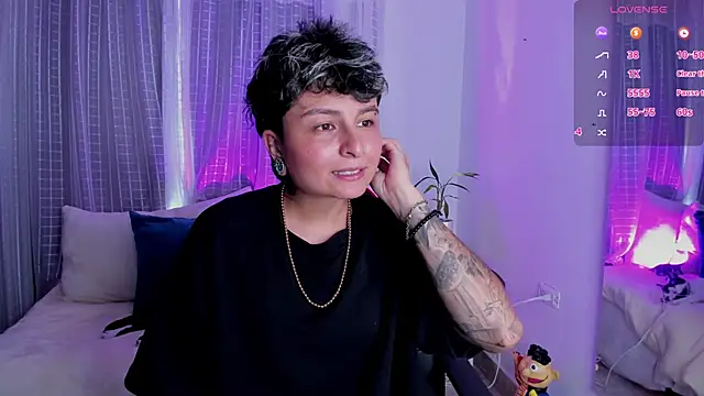 Zury Ramirez online show from April 1, 10:40 pm