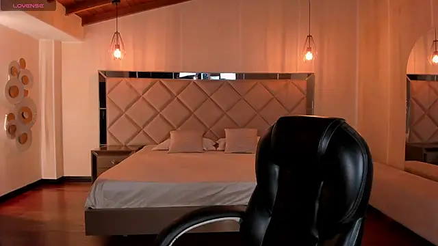 KayraLanne online show from April 2, 3:37 am