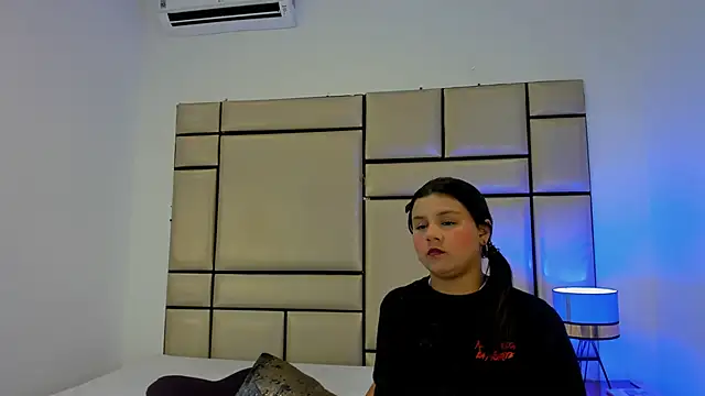 alejandra loppez online show from February 20, 7:37 pm