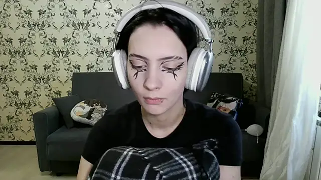 LxayBloom online show from March 6, 11:49 am