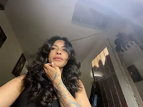 auroramooon online show from February 19, 6:07 pm