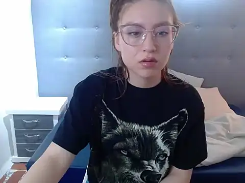 mia vegga online show from January 5, 8:45 pm