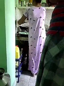 Night-Couple2 online show from April 17, 6:59 am