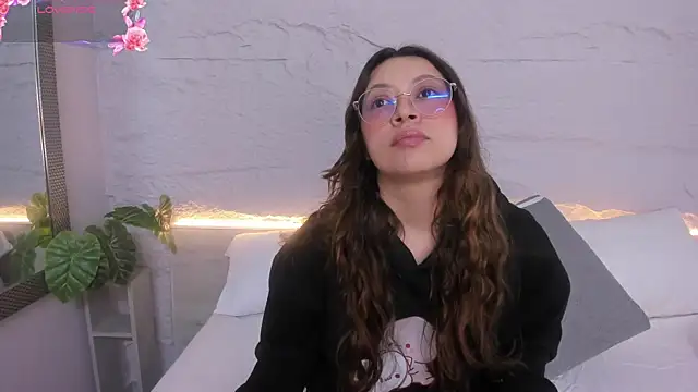 lanna 18  online show from April 7, 11:45 am