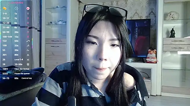 AprilOnilll online show from February 19, 10:37 am