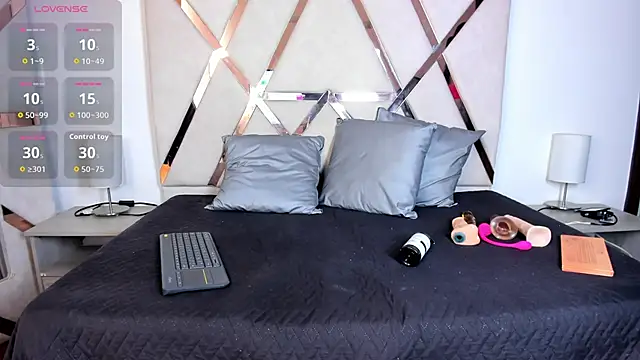 saray reesee online show from February 12, 8:21 pm