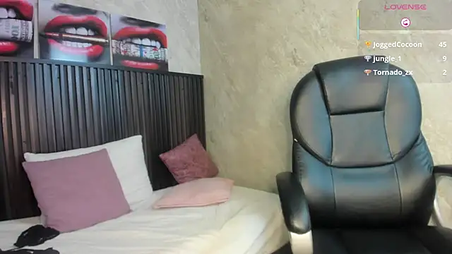 tanisha  lux online show from January 7, 7:39 pm