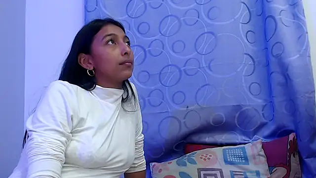 skinnysexzara18 online show from February 16, 5:29 am