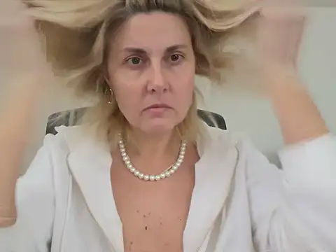 Amelia9798 online show from January 6, 9:46 am