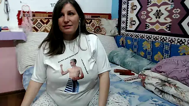 Adelinemilf online show from April 29, 1:58 pm