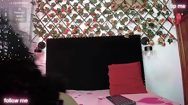 vsamanthaper1 online show from February 12, 7:37 pm