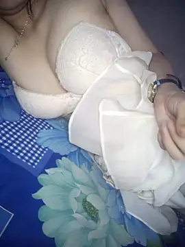 -Nicole-e online show from February 3, 2:53 am