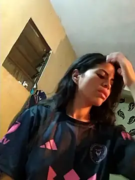 Chiquitoperopeligroso4 online show from January 16, 7:37 am