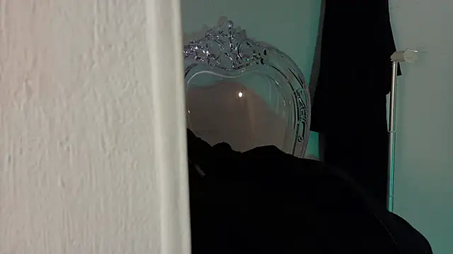 sarahe9769 online show from April 8, 5:20 am