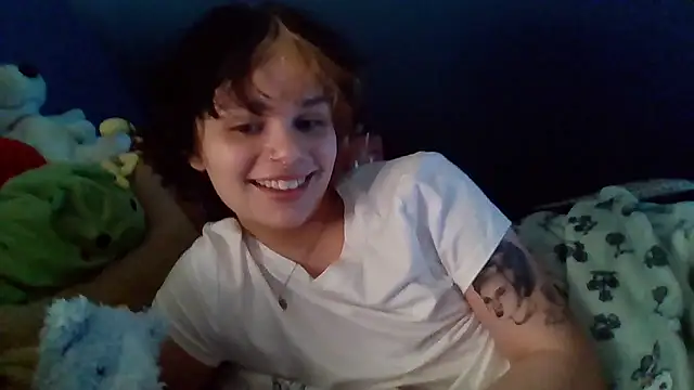 quwuinnie333 online show from January 15, 5:24 am