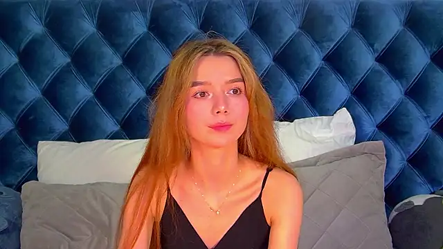 VanessaVienne online show from March 7, 4:25 pm