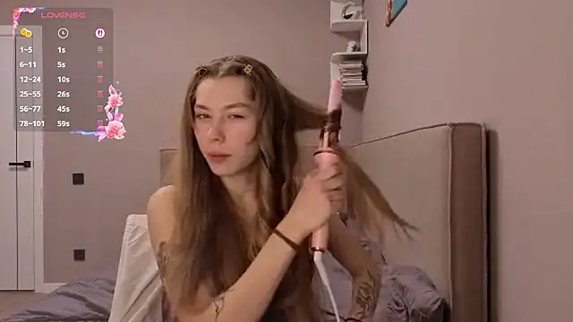 LindyUnderkoffler online show from February 21, 8:09 pm