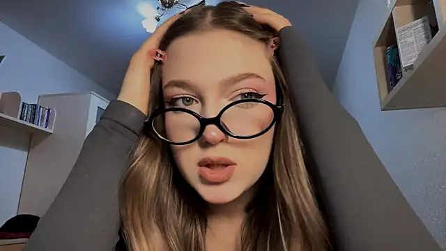 JammieMickiewicz online show from April 1, 4:37 pm