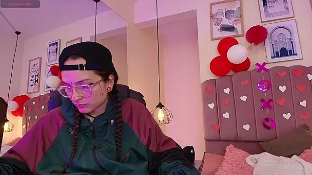 Hanabie  online show from February 17, 3:17 am