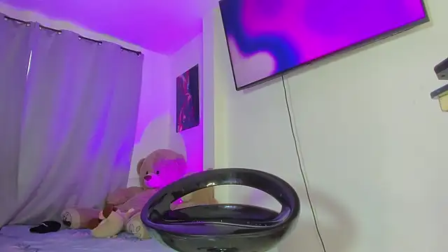 Angelasantini0 online show from February 9, 10:45 pm