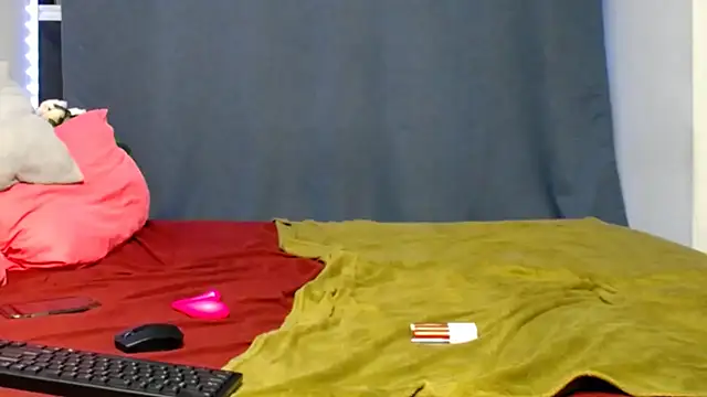 FifiBae1 online show from April 21, 2:04 am