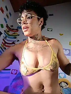 Canela Osada  online show from July 6, 11:15 am
