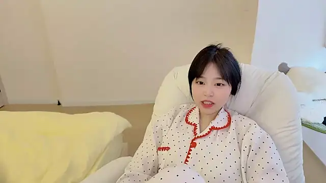 Onefiona online show from April 11, 7:45 am