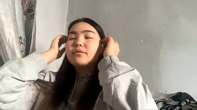 MollyAsian online show from January 14, 8:08 am