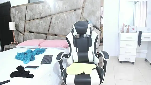 Valeria 20  online show from January 17, 9:22 pm