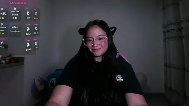 LOLA R  online show from May 9, 2:13 am