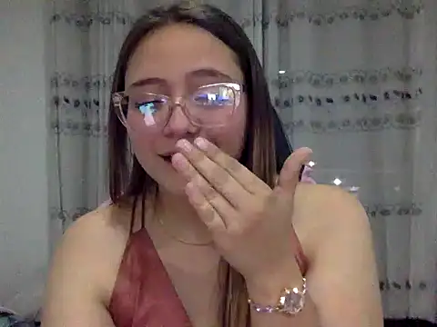 LOLA R  online show from February 14, 12:23 am