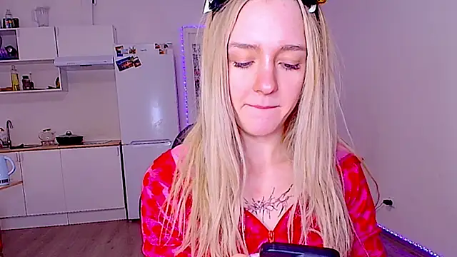 sailormoon666  online show from February 18, 2:21 am