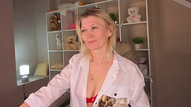 Julie Lucas online show from March 2, 5:08 am