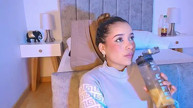 Lucy Carson  online show from April 11, 3:45 am