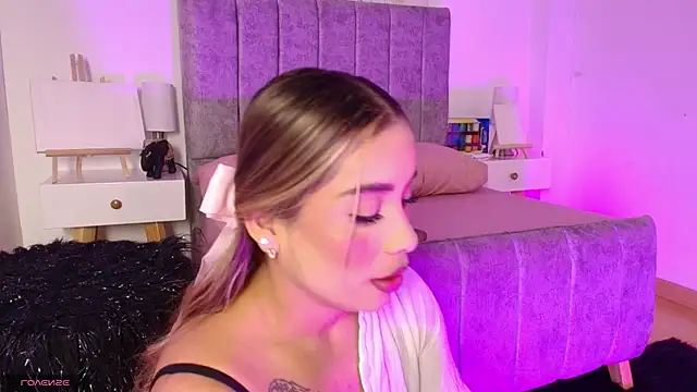 Lucy Carson  online show from February 13, 4:25 am