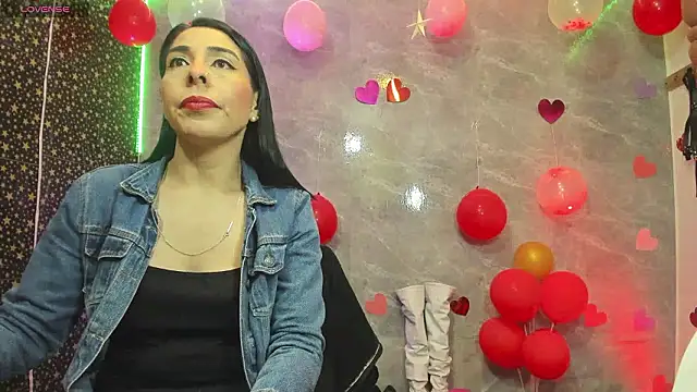 adellelennoxx online show from February 20, 2:18 pm