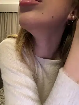 alexa-white online show from February 25, 2:32 am