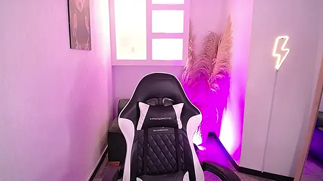 melodyy as online show from February 24, 12:59 pm