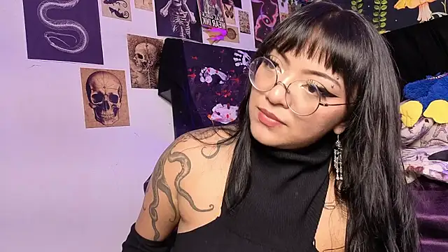 victoriia thompson online show from March 27, 9:15 pm