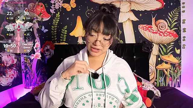 victoriia thompson online show from April 9, 9:09 pm