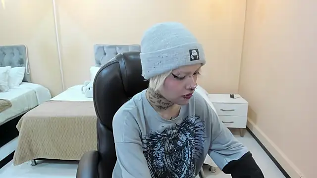 Bela Craxkerr online show from April 1, 7:55 pm