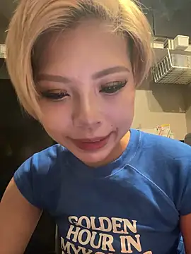 BADBITCHISAKI online show from March 21, 1:49 pm