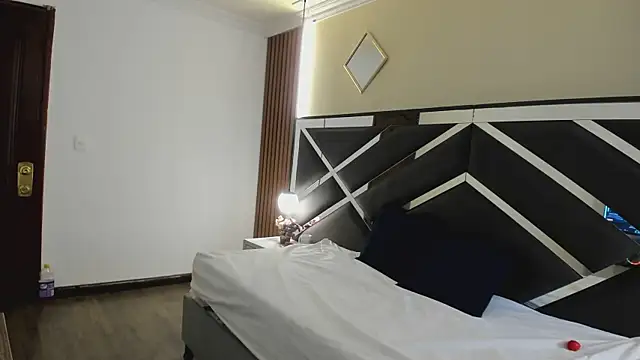 Ambarross  online show from February 5, 1:14 pm