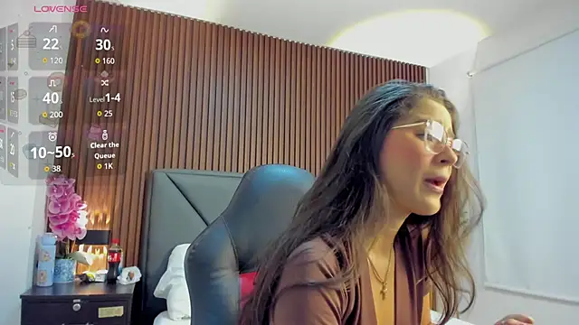 ivette swan online show from April 11, 2:39 am