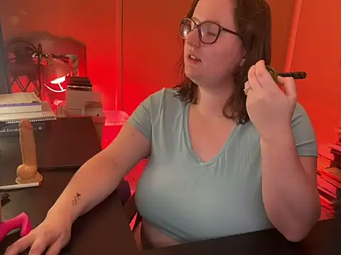 lucycomestrue online show from June 5, 5:55 am