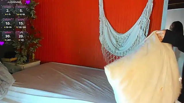 maria Turner1 online show from April 14, 11:10 am