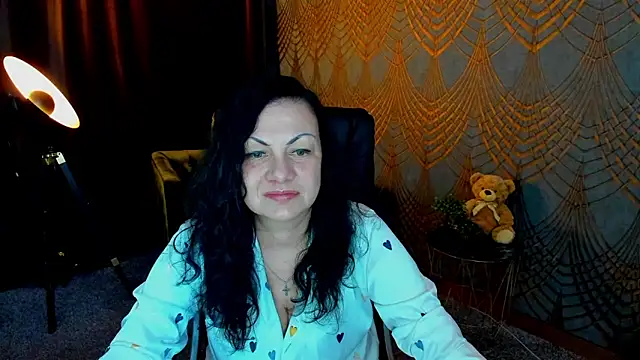 IrissMoon online show from May 31, 5:30 pm